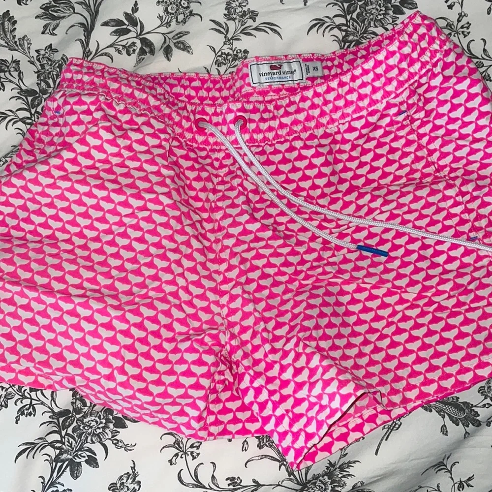 Vineyard Vines Performance Shorts - Picture 1 of 4